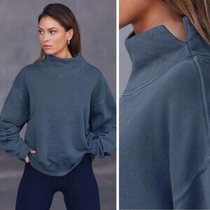 JOAH BROWN Turtleneck Sweatshirt in Washed Navy, Size S/M